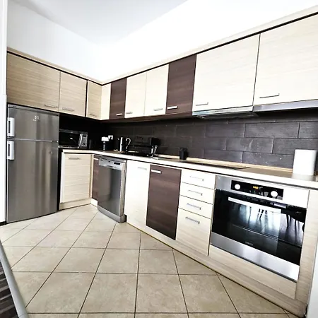 Azur Apartmanhaz * شيوفوك