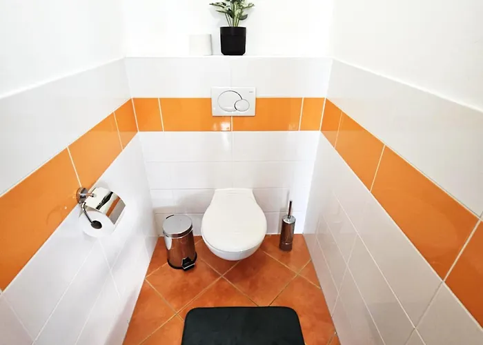 Azur Apartmanhaz *