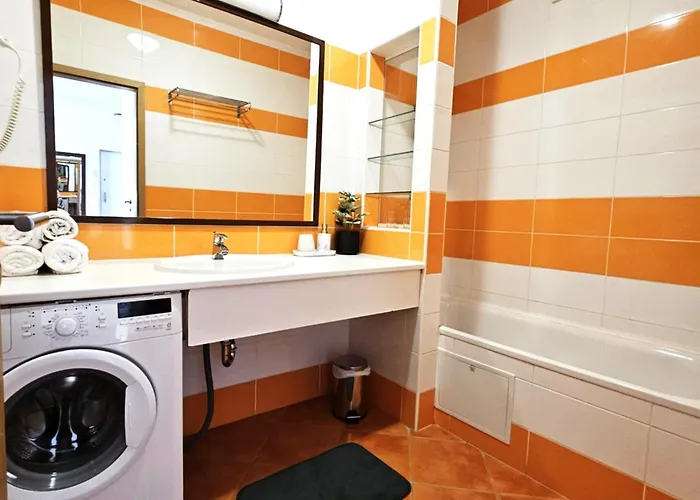Azur Apartmanhaz *
